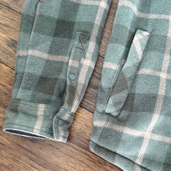 Olive Plaid Men's Shirt Jacket - Picture 2 of 8